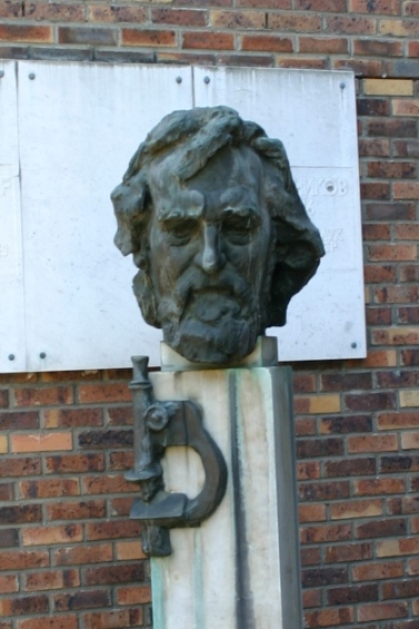Élie Metchnikoff monument and memorial table, Institut Pasteur, Paris - 03.JPG